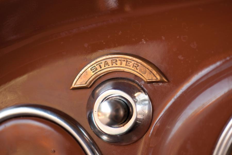 Детали интерьера DeSoto Airflow Coupe (SE) 1934 года  (фото 22 из 42)